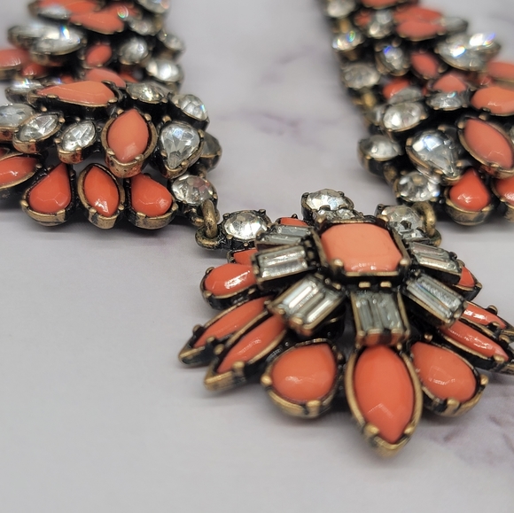 LOFT Coral Statement Necklace - Picture 5 of 9